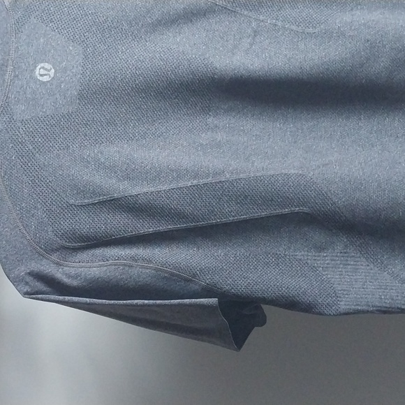 Lululemon Men's Shortsleeve Shirt Metal dark gray logo - Picture 5 of 12